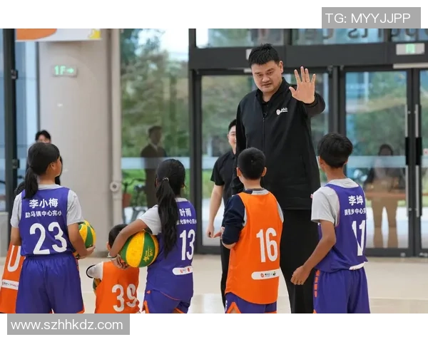 矮个子也能盖帽的姚明如何在篮球场上逆袭成传奇巨星