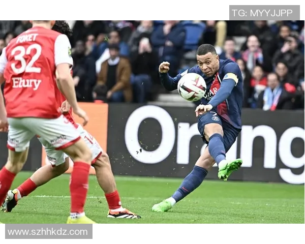 意甲精彩对决曼联逆转巴黎圣日耳曼上演帽子戏法引爆全场激情 意甲精彩对决曼联逆转巴黎圣日耳曼上演帽子戏法引爆全场激情